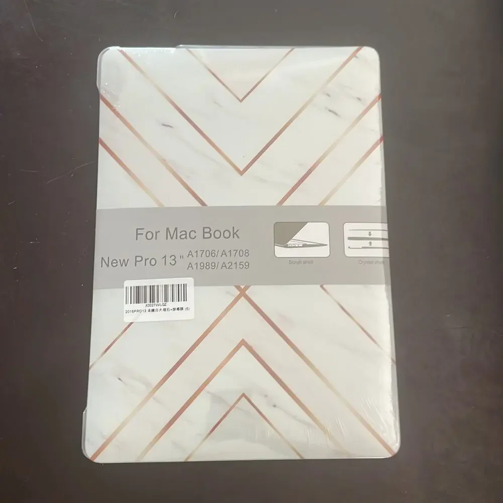 MacBook New Pro 13” gold/white marble hardshell case
